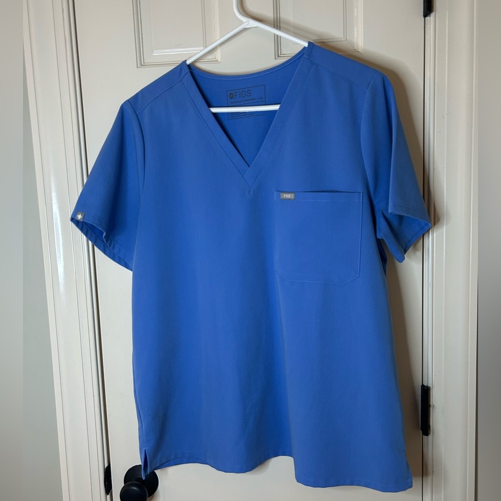 Figs Women’s Ceil Blue Scrub Top in XL